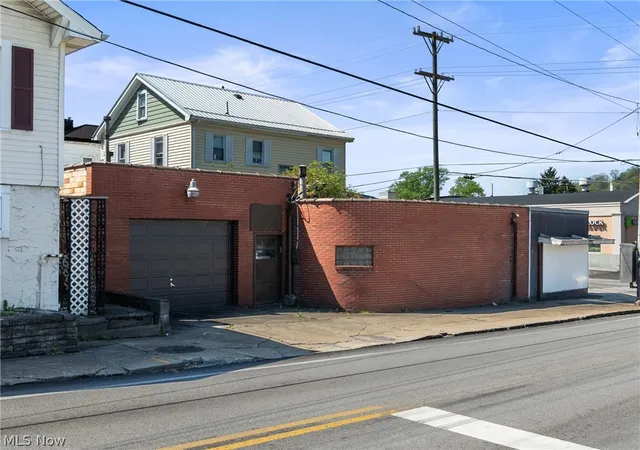Homes for sale in Wellsburg, WV | 944 Commerce St, Wellsburg, WV 26070 | MLS# 5203876