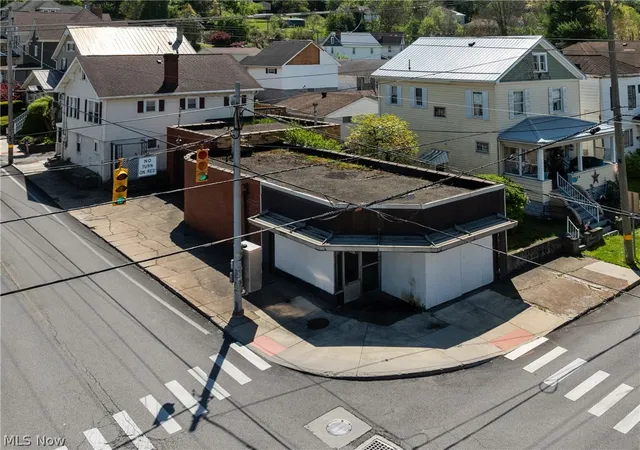 Homes for sale in Wellsburg, WV | 944 Commerce St, Wellsburg, WV 26070 | MLS# 5203876