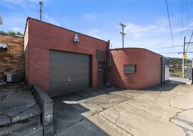Homes for sale in Wellsburg, WV | 944 Commerce St, Wellsburg, WV 26070 | MLS# 5203876