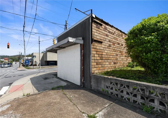 Homes for sale in Wellsburg, WV | 944 Commerce St, Wellsburg, WV 26070 | MLS# 5203876