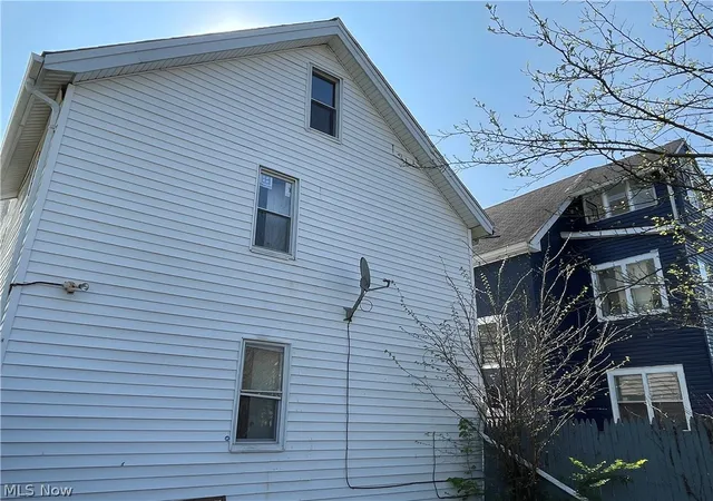 Listing Photo 4 - Condo for sale in building located at 3692 E 117th St, Cleveland, OH 44105