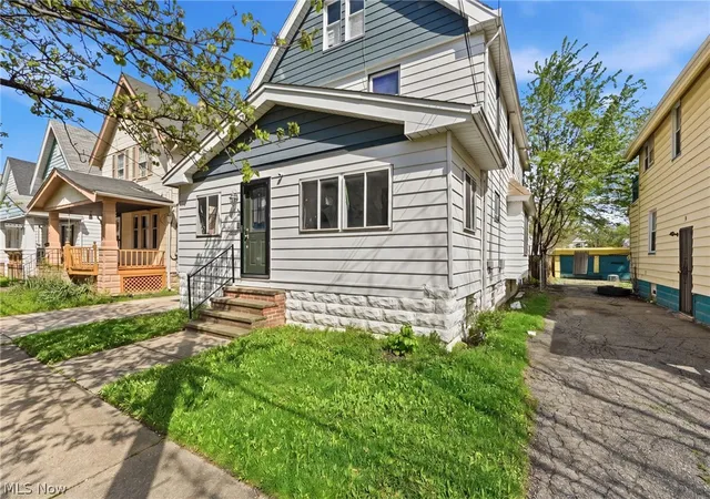 Homes for sale in Cleveland, OH | 3202 Montclair Ave, Cleveland, OH 44109 | MLS# 5200900
