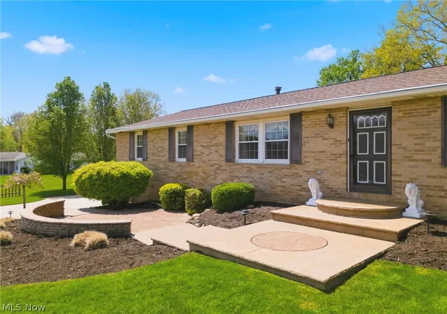 Photo 3 of Sale Pending at 8285 Southwood Dr NW, North Canton, OH 44720 | MLS# 5204274 | Listing updated on 2026-06-25