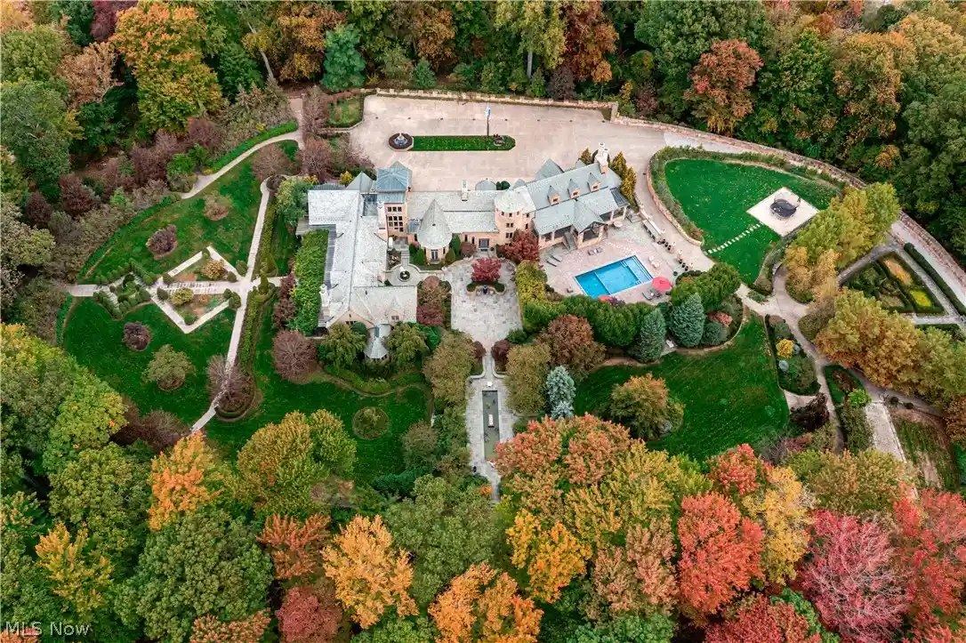 Photo 1 of Mansion for sale at 8900 Eagle Rd, Willoughby, OH 44094 | MLS# 5203706 | Listing updated on 2026-10-20