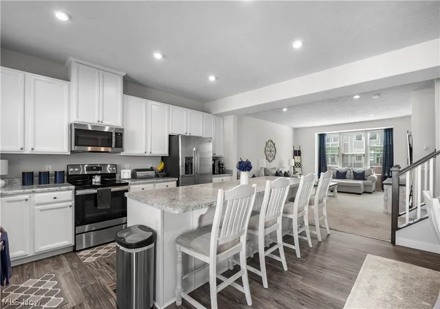 Listing Photo 3 - Condo for sale in building located at 1454 Caymus Ct, Avon, OH 44011