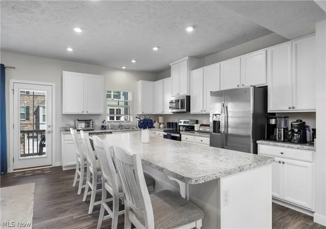 Listing Photo 5 - Condo for sale in building located at 1454 Caymus Ct, Avon, OH 44011