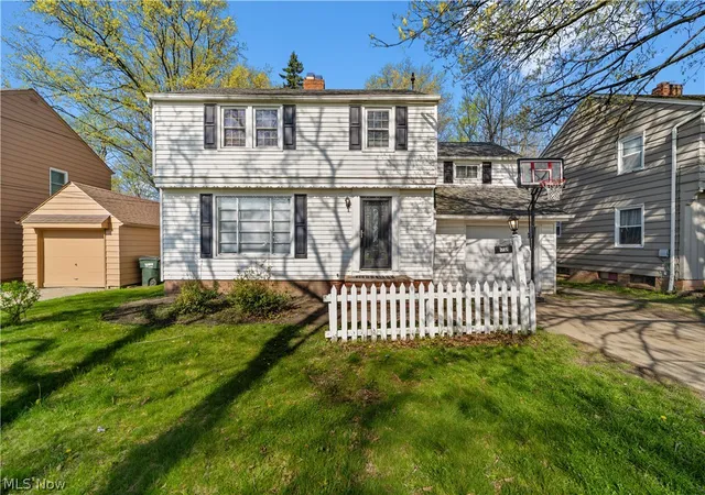 Homes for sale in South Euclid, OH | 1232 Dorsh Rd, South Euclid, OH 44121 | MLS# 5204419