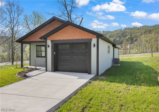 2nd image of 284 Central Ave, Weirton, WV 26062 | MLS# 5203103