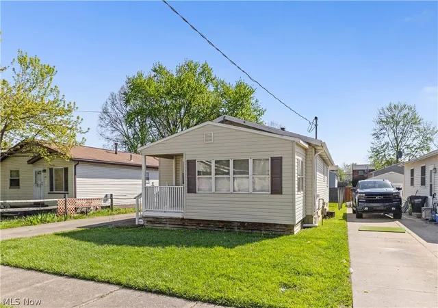 3rd image of 331 Elmwood Ave, Barberton, OH 44203 | MLS# 5204440