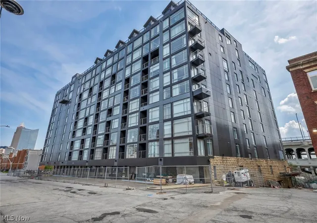 31st image of 2222 Detroit Ave #413, Cleveland, OH 44113 | MLS# 5203631