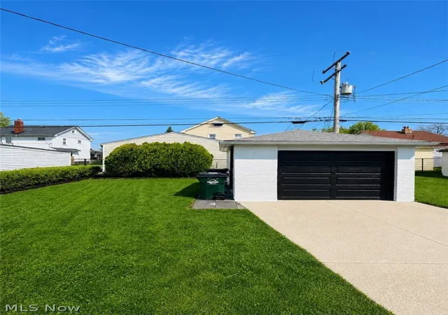 4th image of 3326 Marioncliff Dr, Cleveland, OH 44134 | MLS# 5204647