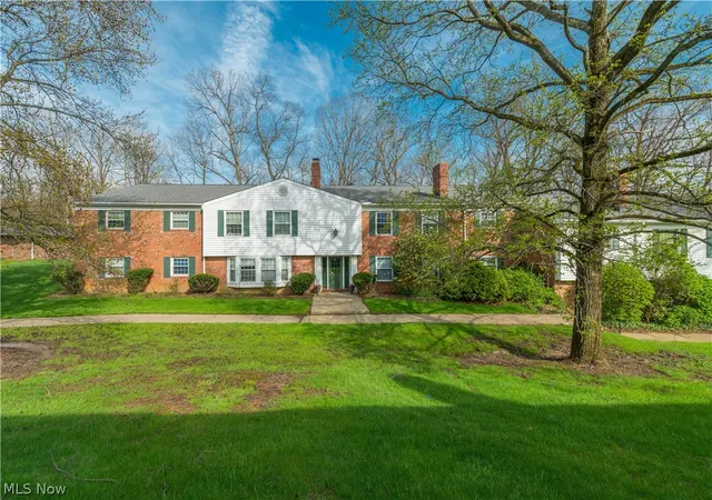 Homes for sale in Brecksville, OH | 7005 Carriage Hill Dr #102, Brecksville, OH 44141 | MLS# 5203778