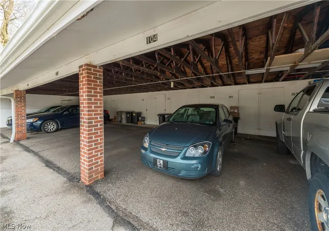Homes for sale in Brecksville, OH | 7005 Carriage Hill Dr #102, Brecksville, OH 44141 | MLS# 5203778