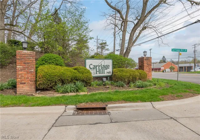 Homes for sale in Brecksville, OH | 7005 Carriage Hl Dr, Brecksville, OH 44141