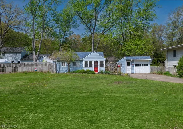 Homes for sale in Avon Lake, OH | 258 Vineyard Rd, Avon Lake, OH 44012 | MLS# 5204695