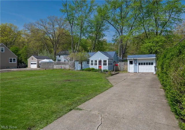 Homes for sale in Avon Lake, OH | 258 Vineyard Rd, Avon Lake, OH 44012 | MLS# 5204695