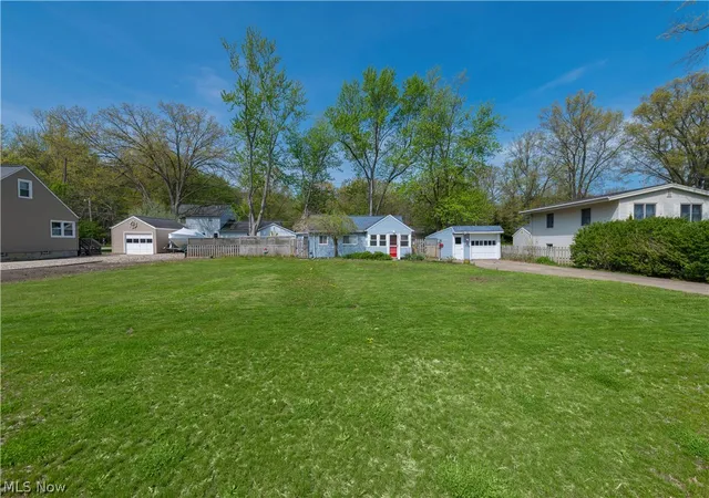 Homes for sale in Avon Lake, OH | 258 Vineyard Rd, Avon Lake, OH 44012 | MLS# 5204695