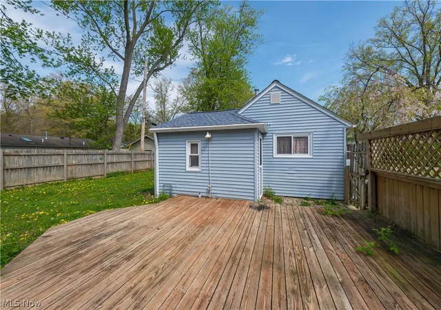 Homes for sale in Avon Lake, OH | 258 Vineyard Rd, Avon Lake, OH 44012 | MLS# 5204695