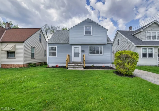 Homes for sale in Maple Heights, OH | 5234 Henry St, Maple Heights, OH 44137 | MLS# 5205039