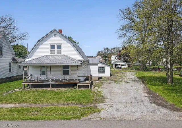 1st image of 215 E Pennsylvania Ave, Sebring, OH 44672 | MLS# 5204943