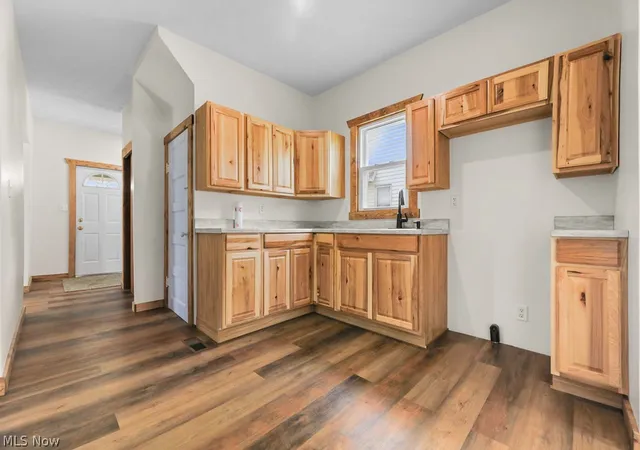 5th image of 215 E Pennsylvania Ave, Sebring, OH 44672 | MLS# 5204943