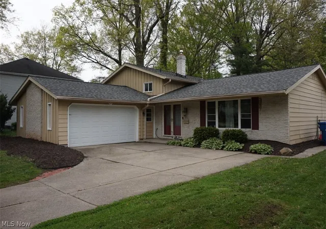 Homes for sale in North Olmsted, OH | 28096 Edgepark Dr, North Olmsted, OH 44070 | MLS# 5205263