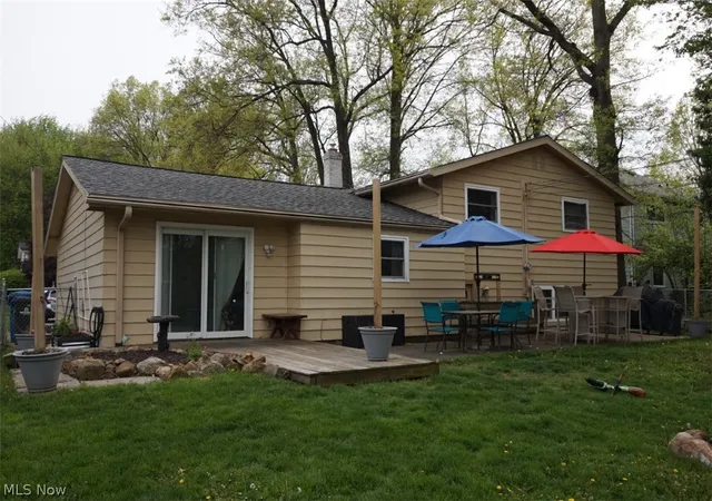 Homes for sale in North Olmsted, OH | 28096 Edgepark Dr, North Olmsted, OH 44070 | MLS# 5205263