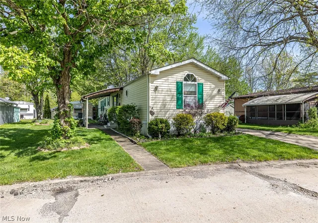 1st image of 9 Overland Dr, Olmsted Twp, OH 44138 | MLS# 5202234