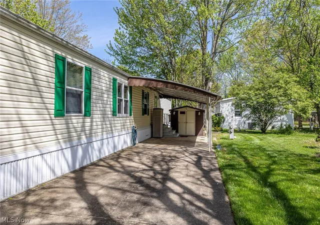 3rd image of 9 Overland Dr, Olmsted Twp, OH 44138 | MLS# 5202234