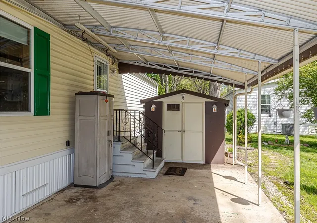 4th image of 9 Overland Dr, Olmsted Twp, OH 44138 | MLS# 5202234