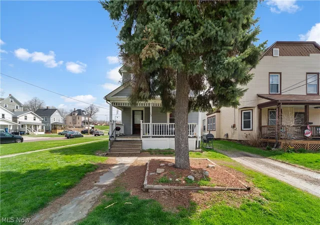 Photo 3 of Single family home for sale at 102 Water St, Elyria, OH 44035 | MLS# 5205271 | Listing updated on 2026-06-18