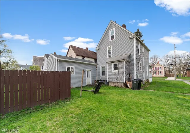 Photo 4 of Single family home for sale at 102 Water St, Elyria, OH 44035 | MLS# 5205271 | Listing updated on 2026-06-18