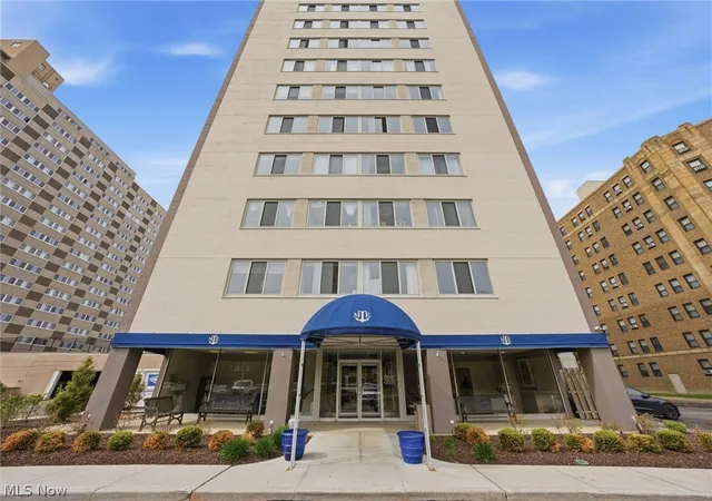 Homes for sale in Lakewood, OH | 12520 Edgewater Dr #1009, Lakewood, OH 44107 | MLS# 5205142