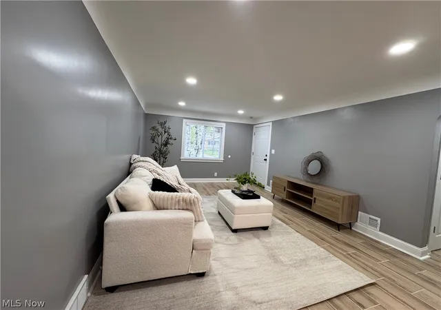 Homes for sale in Cleveland, OH | 2811 Oak Park Ave, Cleveland, OH 44109 | MLS# 5205692