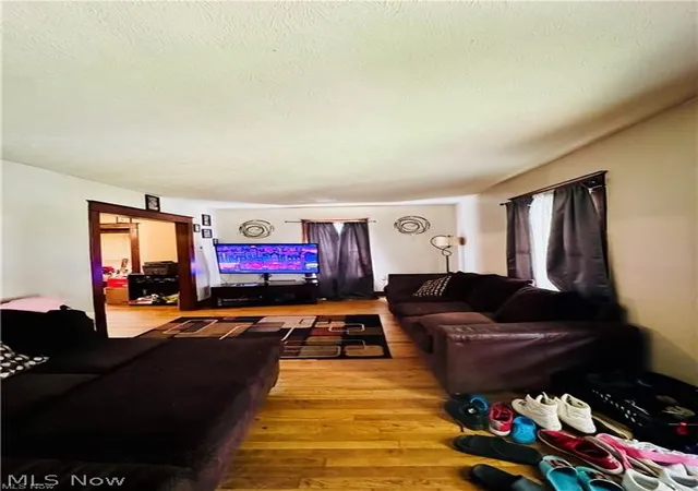 4th image of 927 Avon St, Akron, OH 44310 | MLS# 5205601