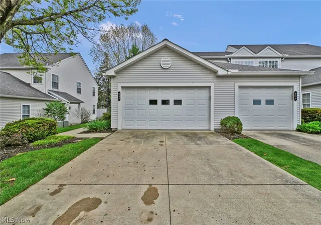 Homes for sale in Cleveland, OH | 833 Overlook Ridge Dr, Cleveland, OH 44109 | MLS# 5205101