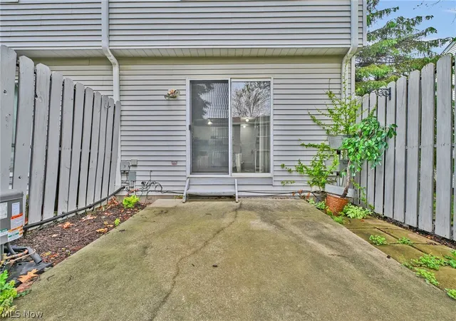 Homes for sale in Cleveland, OH | 833 Overlook Ridge Drive, Cleveland, OH 44109 | Houzeo