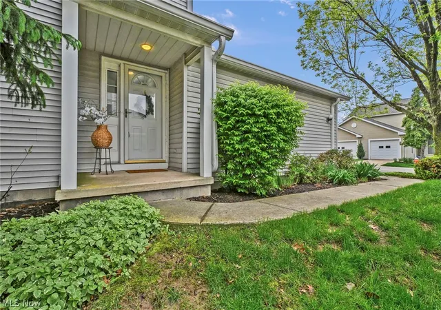Homes for sale in Cleveland, OH | 833 Overlook Ridge Dr, Cleveland, OH 44109 | MLS# 5205101
