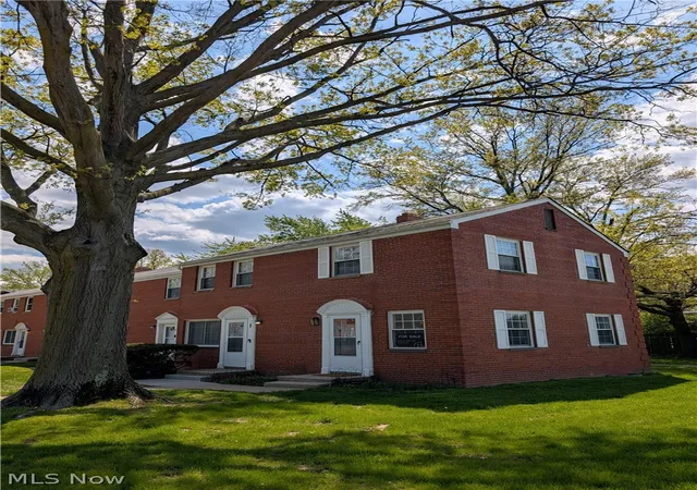 Homes for sale in Euclid, OH | 422 Clearview Dr #J10, Euclid, OH 44123 | MLS# 5205925