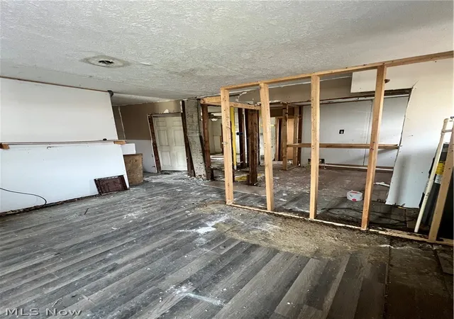 3rd image of 996 Burkhardt Ave, Akron, OH 44301 | MLS# 5206106