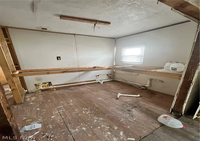 4th image of 996 Burkhardt Ave, Akron, OH 44301 | MLS# 5206106