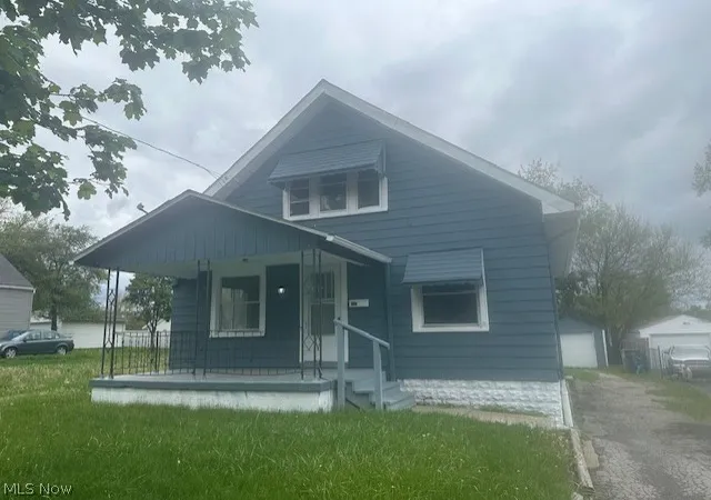 Homes for sale in Youngstown, OH | 734 Cambridge Ave, Youngstown, OH 44502 | MLS# 5206136