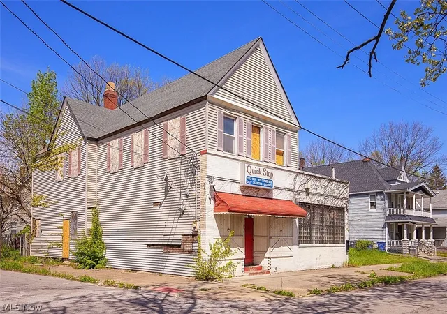 Listing Photo 2 - Condo for sale in building located at 1054 E 71st St, Cleveland, OH 44103 - Unit #