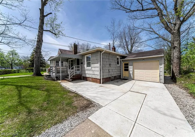 Photo 3 of Single family home for sale at 575 W Glendale St, Bedford, OH 44146 | MLS# 5206244 | Listing updated on 2026-06-16