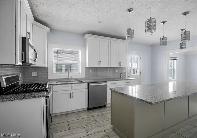 Photo 2 of Single family home for sale at 28 Jennette Dr, Youngstown, OH 44512 | MLS# 5206247 | Listing updated on 2026-08-27