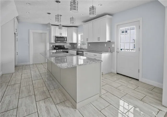 Photo 3 of Single family home for sale at 28 Jennette Dr, Youngstown, OH 44512 | MLS# 5206247 | Listing updated on 2026-09-16
