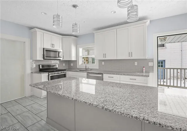 Photo 3 of Single family home for sale at 28 Jennette Dr, Youngstown, OH 44512 | MLS# 5206247 | Listing updated on 2026-09-16