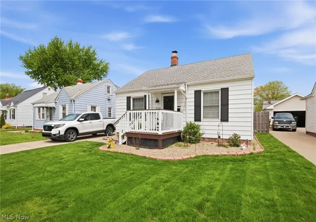 Photo 3 of Sale Pending at 419 E 326th Street, Willowick, OH 44095 | MLS# 5204719 | Listing updated on 2026-07-08
