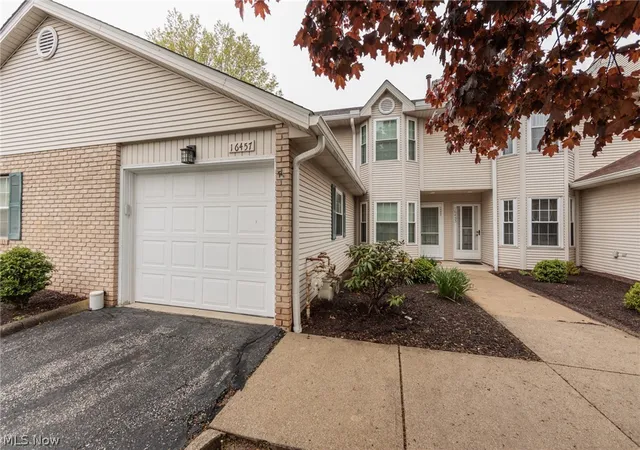 Homes for sale in Middleburg Heights, OH | 16457 Emerald Pt, Middleburg Heights, OH 44130 | MLS# 5206001