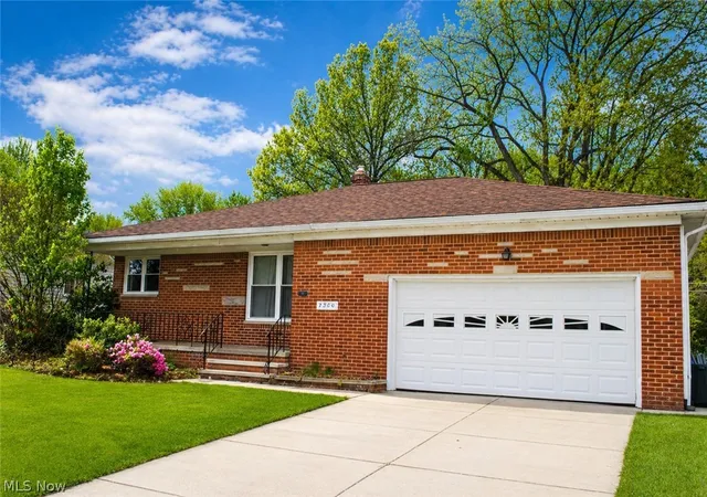 3rd image of 7300 Maplewood Rd, Cleveland, OH 44130 | MLS# 5203552